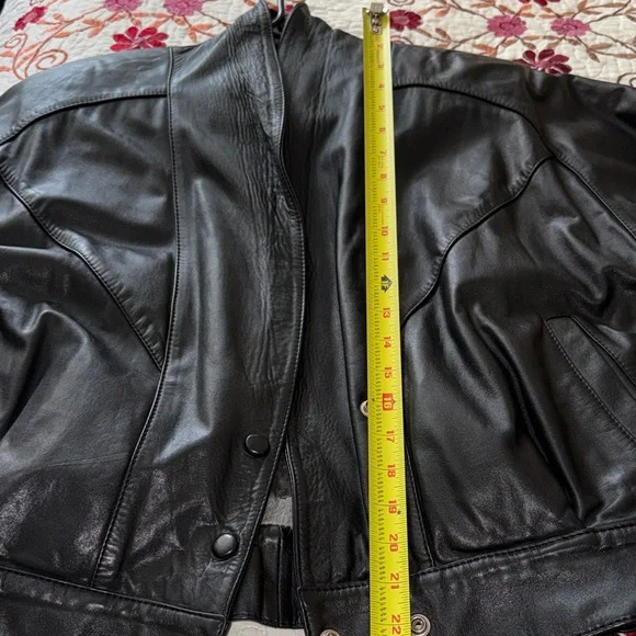 Black Leather Jacket Small size with padding shoulders - Picture 9 of 10